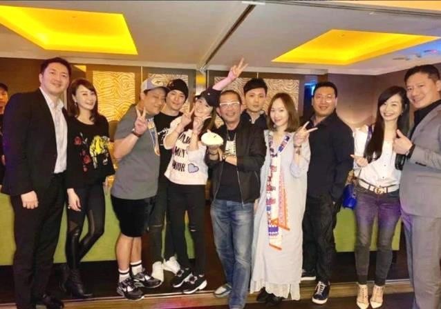 林心如与霍建华参加好友聚会照：霍建华简单个性，林心如低调素颜出镜