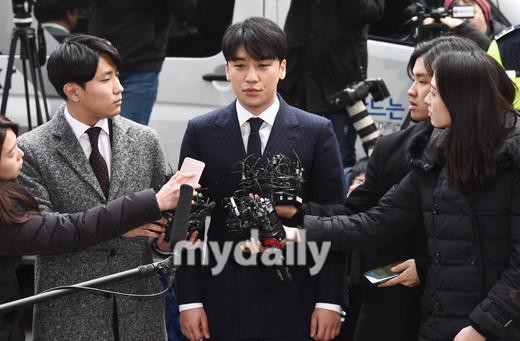 胜利本日正在首尔地方警察厅广域调查队接受非公开传唤调查