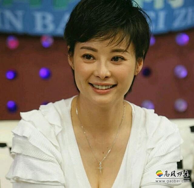 袁立发博宣布结婚消息：晒出亲吻照！如今终于迎来自己的第三次婚姻