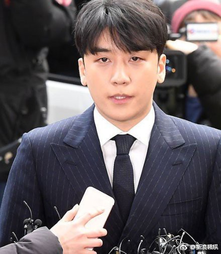 胜利曾到美容院化妆被曝光后 引起了韩国民众嘲笑