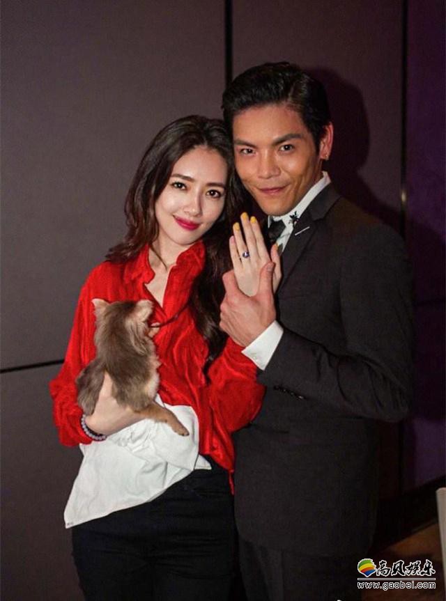 向佐和郭碧婷在台北信义区寒舍艾丽宴会厅浪漫求婚：向太难掩兴奋之情
