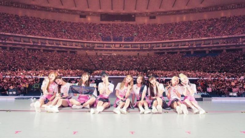 TWICE终於如愿以偿地登上了日本东京小巨蛋的舞台