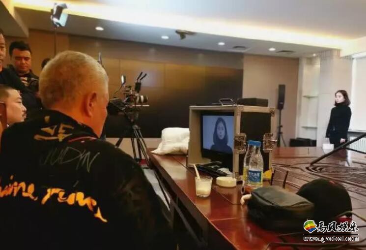 网友晒出《刘老根3》试戏定演员现场照片：61岁的赵本山一头白发出镜