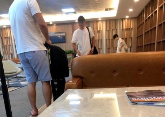 网友越南旅游偶遇文章夫妇：马伊琍腹部隆起！一身“孕妇装”耐人寻味