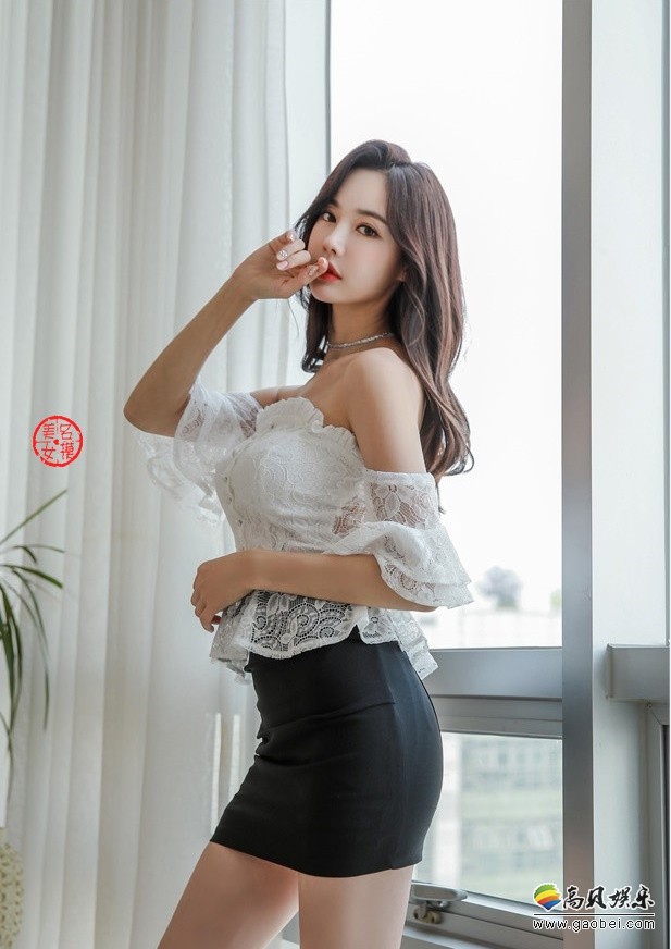 美女是为赏心悦目而存在的养眼生物：漂亮的五官，凹凸有致的S型曲线