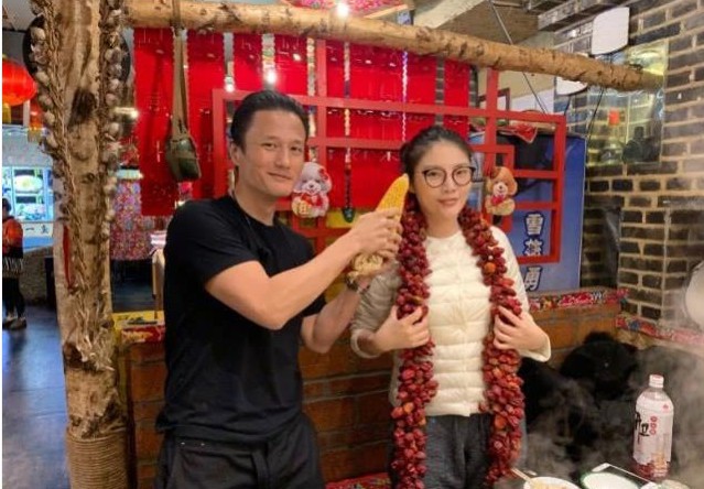 香港男星尹子维成功求婚徐冬冬：星二代男友年轻时期，颜值比肩吴彦祖