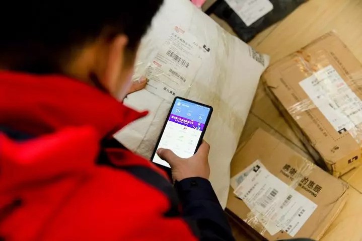 菜鸟网络发布快递员增收计划：要让“裹裹接单，月入过万”成为新常态