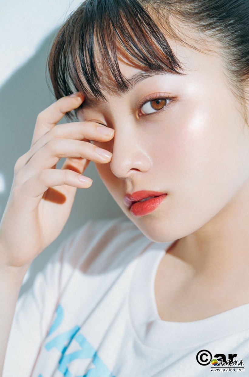 桥本环奈推特分享了更多《ar》杂志美照：一点点性感和女人味让人心动
