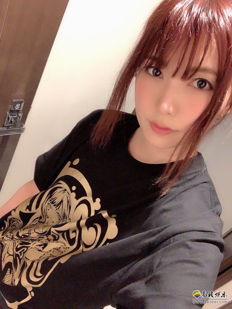 日本演员波多野结衣近日在社交媒体公布新动态：晒出了自己的游戏装备