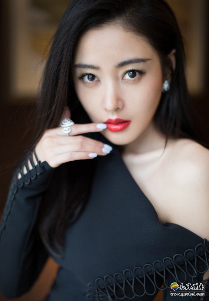 张天爱是一个很精致的女人：看看她的艺术照，每一张都是那么的有感觉