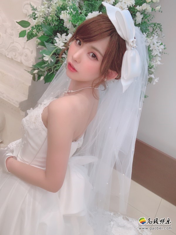 日本Coser“Enako”写真集倒计时签售会：粉丝正装礼服与Enako合影