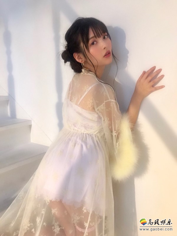 上坂堇为庆祝最近她MV单曲正式发售：公布一些当时拍摄MV时候的写真