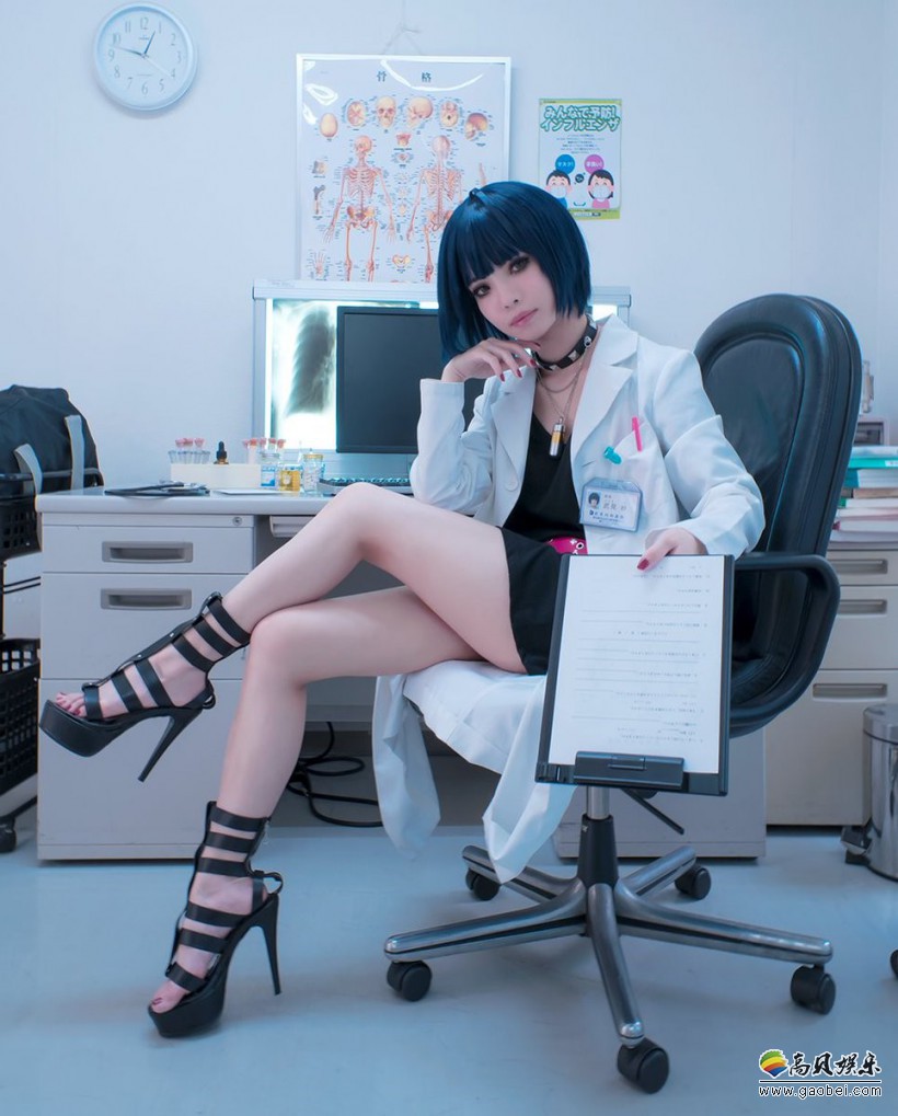“K”小姐姐近日分享《女神异闻录5》武见妙COS：丝毫不次于本尊的美腿