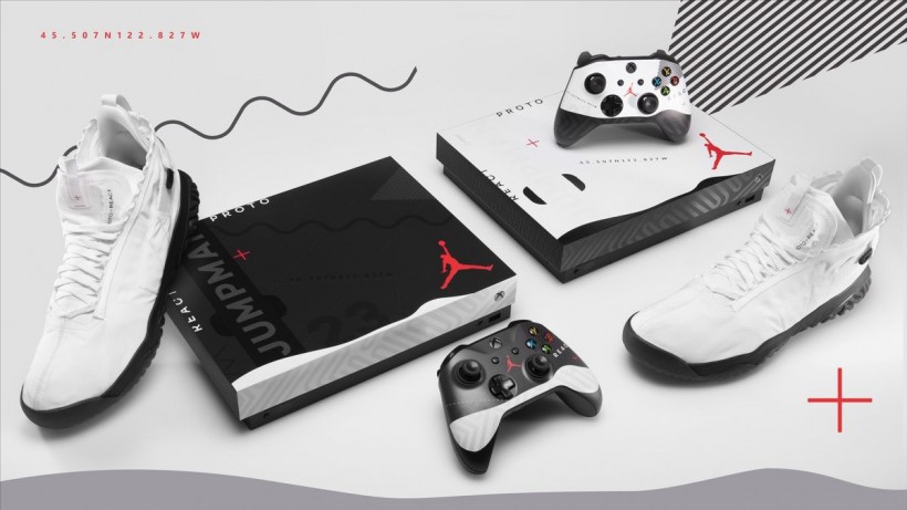 乔丹品牌和Xbox合作推出特别定制联名款Xbox One X游戏机：黑白两款