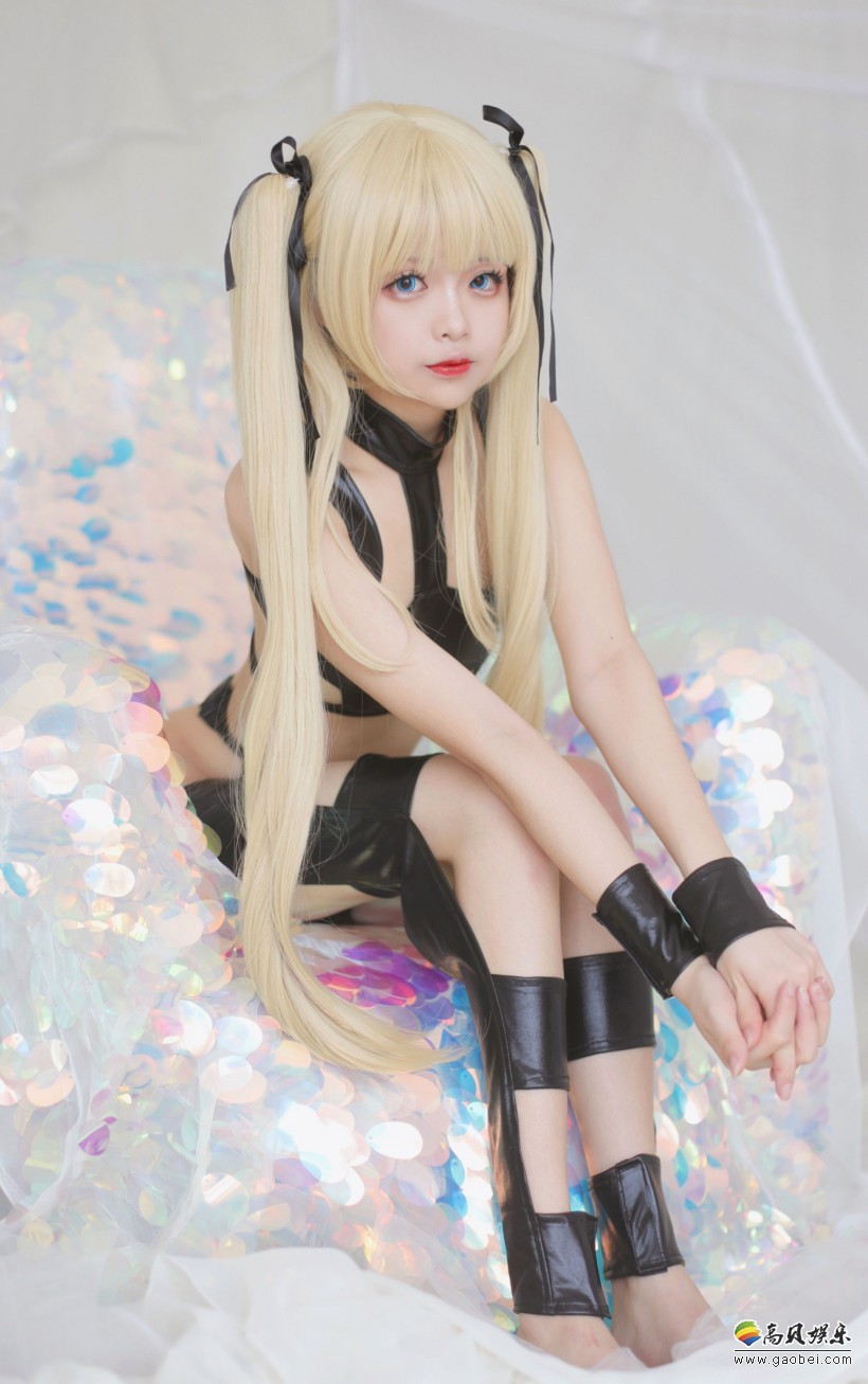 国内COSER带来COS新作：《路人女主》英梨梨绑带皮质紧身皮衣COS