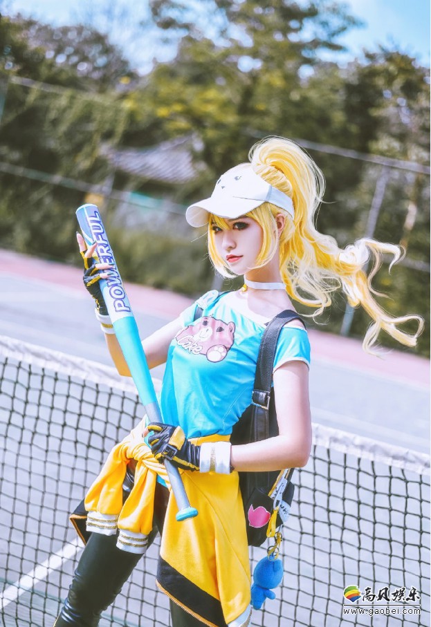 国内COSER新作COS更新《王者荣耀》花木兰：青春就是挥汗如雨练习