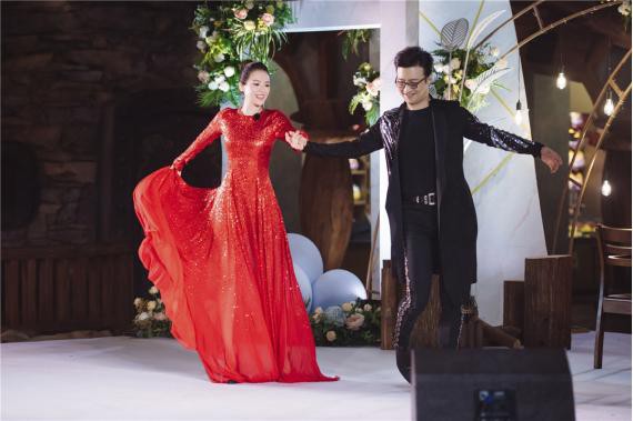 《妻子的浪漫旅行2》章子怡剧照：章子怡与汪峰贴身热舞！力辟怀孕传闻