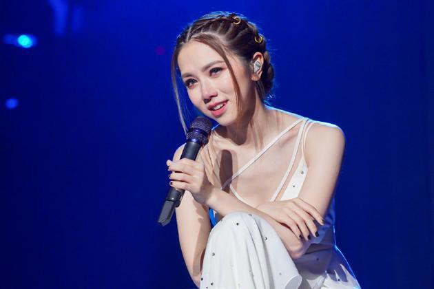 邓紫棋结束历时2年28天巡演后发文感慨：没想到最后自己情绪这么泛滥