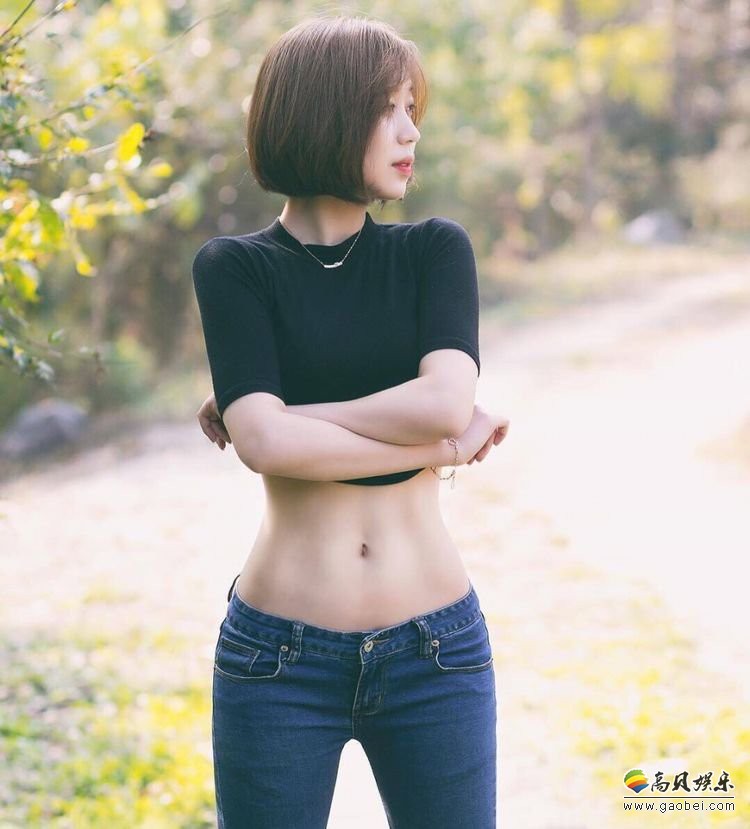 女神最爱紧身提臀牛仔裤：修身显瘦牛仔裤发挥女神优势＋完美S型曲线