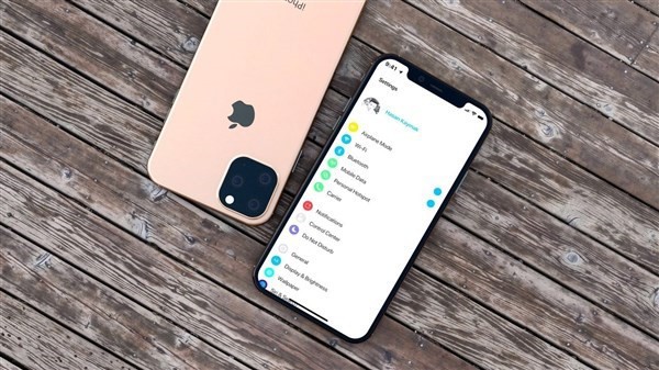 设计师分享iPhone 11最新渲染图采用三摄设计：摄像头位于机身侧上方