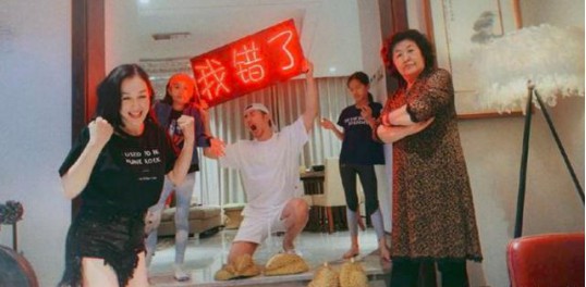 张伦硕晒出一家幸福合影照:张伦硕和妈妈和钟丽缇以及一双女儿们都出镜 张伦硕晒出一家幸福合影照:张伦硕和妈妈和钟丽缇以及一双女儿们都出镜