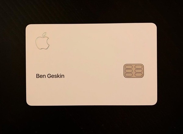 曝料达人首次放出Apple Card实体照：采用“苹果化”极致简洁设计风格