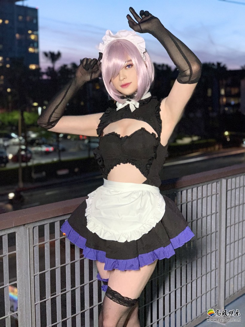 《LOL》知名女装大佬、职业选手Sneaky女装新作：穿上女仆装和黑丝袜