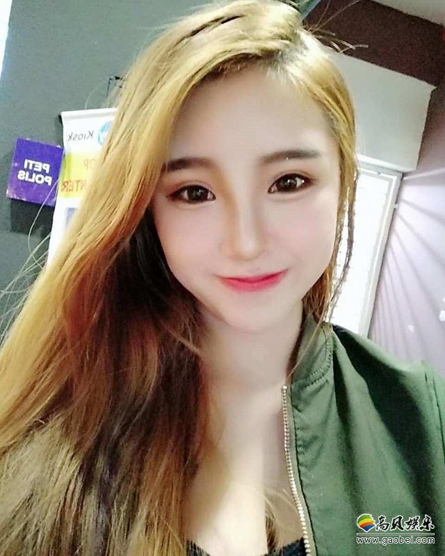 马来西亚虎牙妹蔡芷芊：浑圆胸器＋迷人笑颜！大长腿上还有“虎面纹身”