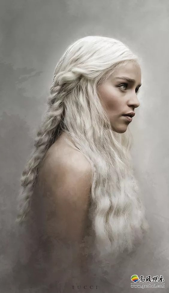 有人说艾米利亚是"一脱成名",但是实际上这个天生美貌的姑娘,付出的远