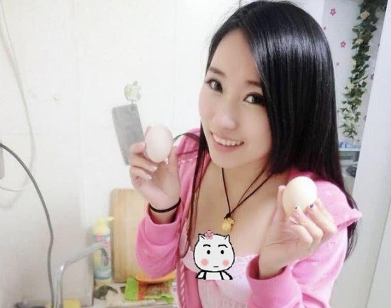 网友发现张丹峰前经纪人绯闻出轨女友毕滢：点赞暗讽洪欣的相关微博