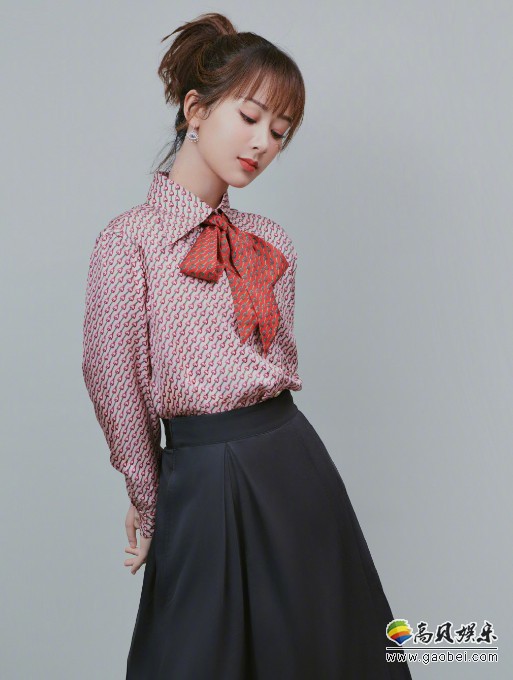 杨紫深夜微博发文：疑似未入围白玉兰奖女主提名痛苦！深夜发文秒删