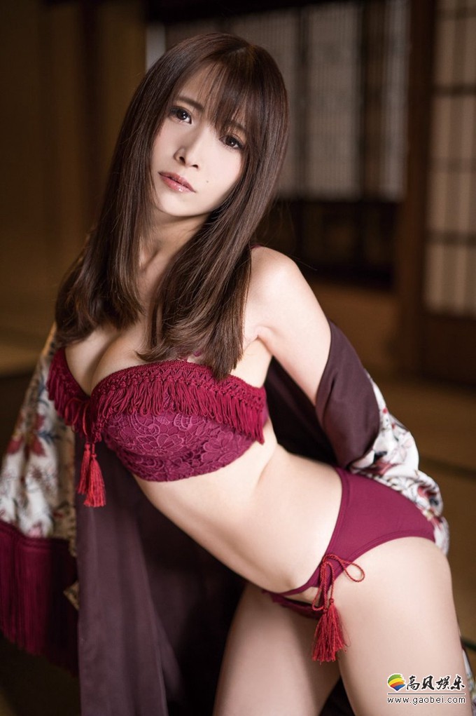 岛国日本小姐姐：一等一身材颜值超棒！有着成熟身材，一双性感大美腿
