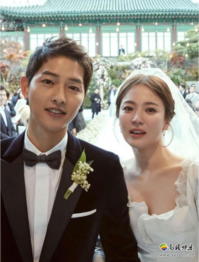 网友发现宋仲基开工拍戏衣服疑似妻子宋慧乔私服：力破两人离婚的传言