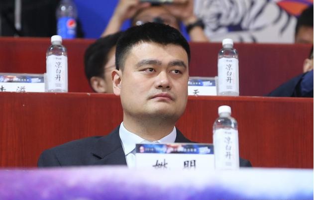 姚明卸任上海久事篮球俱乐部有限公司董事长职位：退出俱乐部公司股东