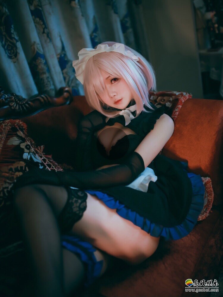 国内COSER新作《Fate》玛修·基列莱特COS：从者附体融合！黑丝诱惑