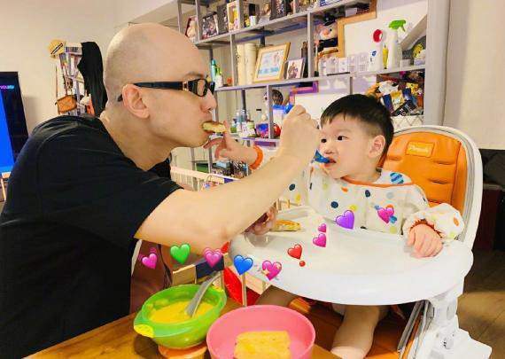 歌手平安晒出为儿子小蛋壳做儿童节大餐照片：温馨满满氛围！惹人羡慕