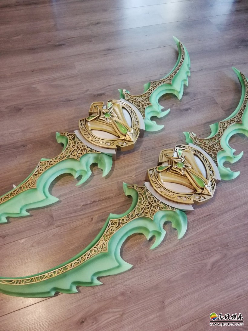 手工达人打造《魔兽世界》埃辛诺斯战刃：造型霸气！加装了LED灯能发光