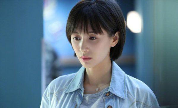 媒体拍到王子文从机场出来直接坐车回家：有个小男孩十分兴奋地大喊妈妈
