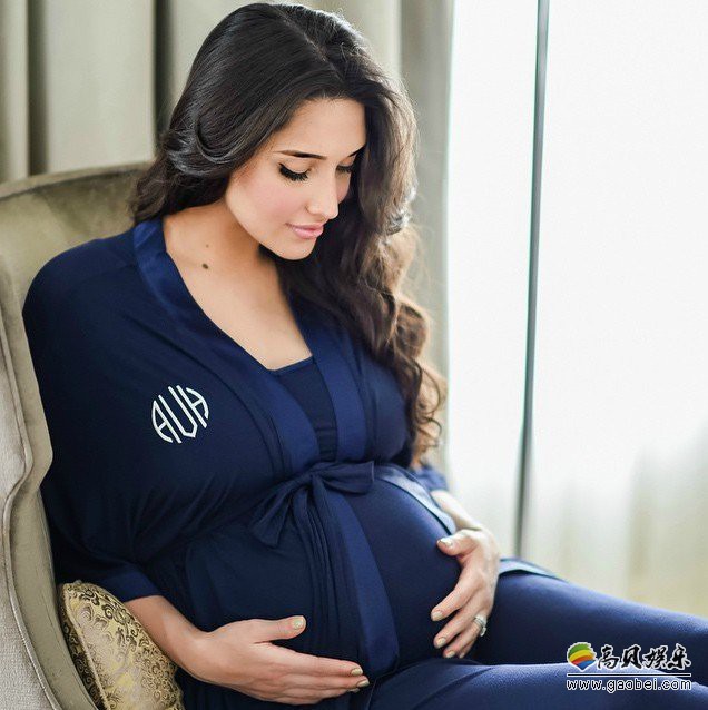 nba第一美丽太太霍福德娇妻艾米利亚维嘉精致面庞超火爆身材