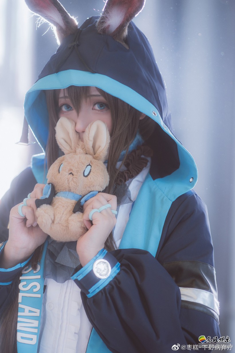 知名coser枣糕新作更新:《明日方舟》看板娘阿米娅cos!合格信任领袖