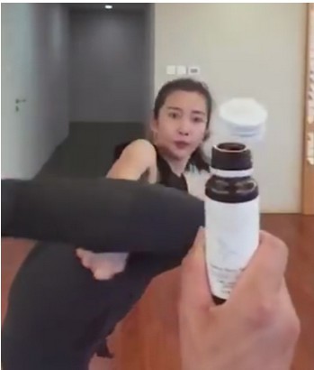 瓶盖挑战火遍全球：李冰冰完美完成挑战，助手安然无恙，对自己狂赞Yes
