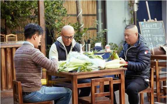 《大叔小馆》近日播出第八期：掌勺大厨佟大为结束短暂外出行程返回大理