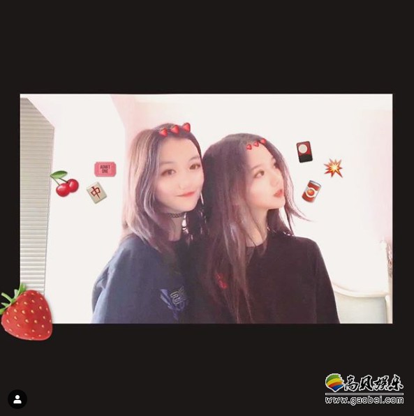 李嫣社交网上传与闺蜜日常：两人一起敷面膜、逛街，时尚精致，长腿逆天