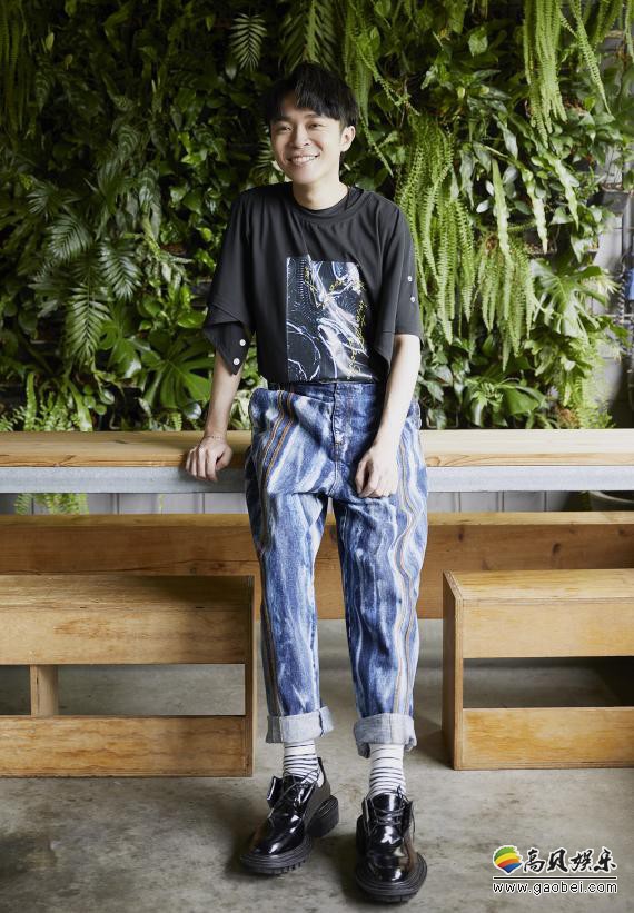 吴青峰参加《巴别塔庆典概念展》开幕活动:将此次全新单曲概念完整呈现 吴青峰参加《巴别塔庆典概念展》开幕活动:将此次全新单曲概念完整呈现