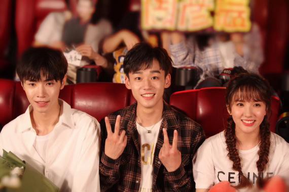 演员谢兴阳出席在北京举行的《少年江湖物语》试映会：一身清新打扮亮相