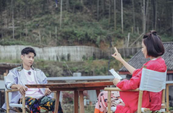 真人秀《我最爱的女人们》：四位丈夫在张家界与妻子趣味互动！苦中带甜