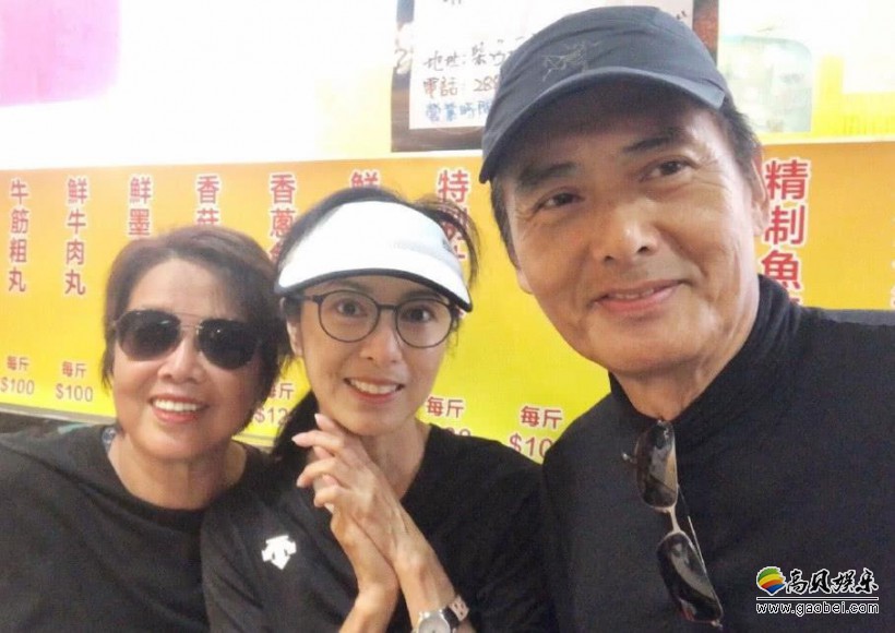 “不老女神”米雪晒出她与周润发及好友登山照：并称“感恩有大家同行”