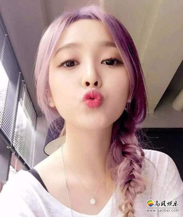 吴宣仪微博晒出数张自拍美图：并称“没有惊喜了！别装了！发色还可行”