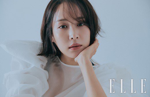 韩国女艺人赵汝贞一组最新杂志写真照网上曝光：吸引了众多粉丝们的目光