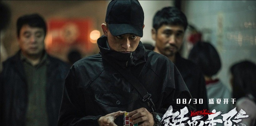 电影《铤而走险》曝光"暗斗"版人物海报:蓄势待发!点燃暑期档下半场